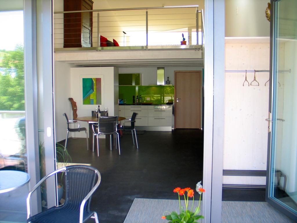 Artist's Loft Zur Maloya
