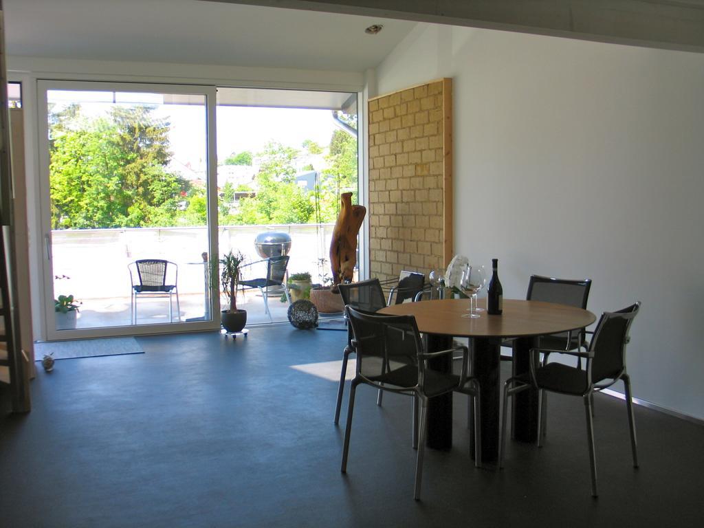 Artist's Loft Zur Maloya